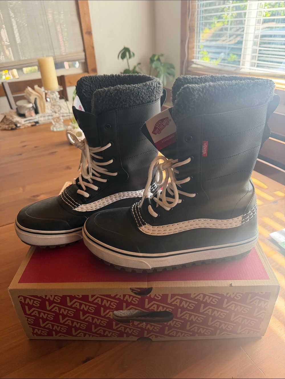 Vans Boots - MTE standard waterproof 8.5 men 10 women